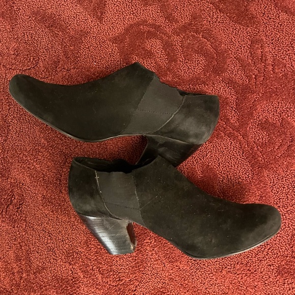 Black suade low boots, worn, very comfy, Vaneli, side 10M - Picture 3 of 7